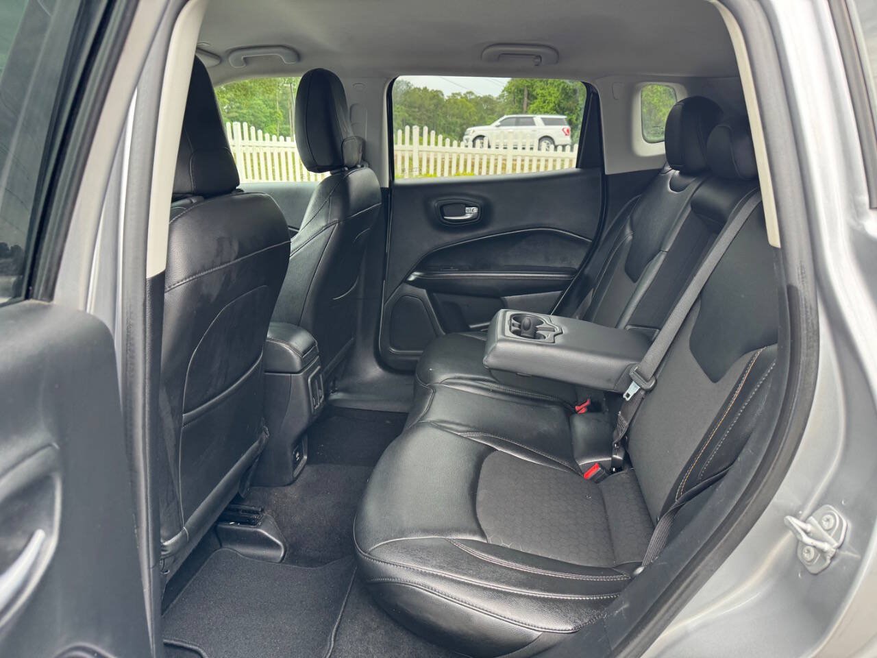 Used 2018 Jeep Compass Latitude AWD/4WD image 12