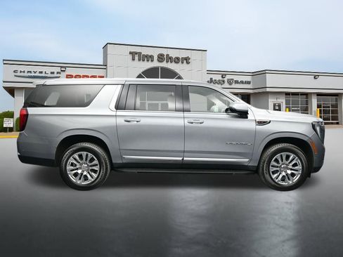 Used 2025 GMC Yukon XL Denali AWD/4WD image 6