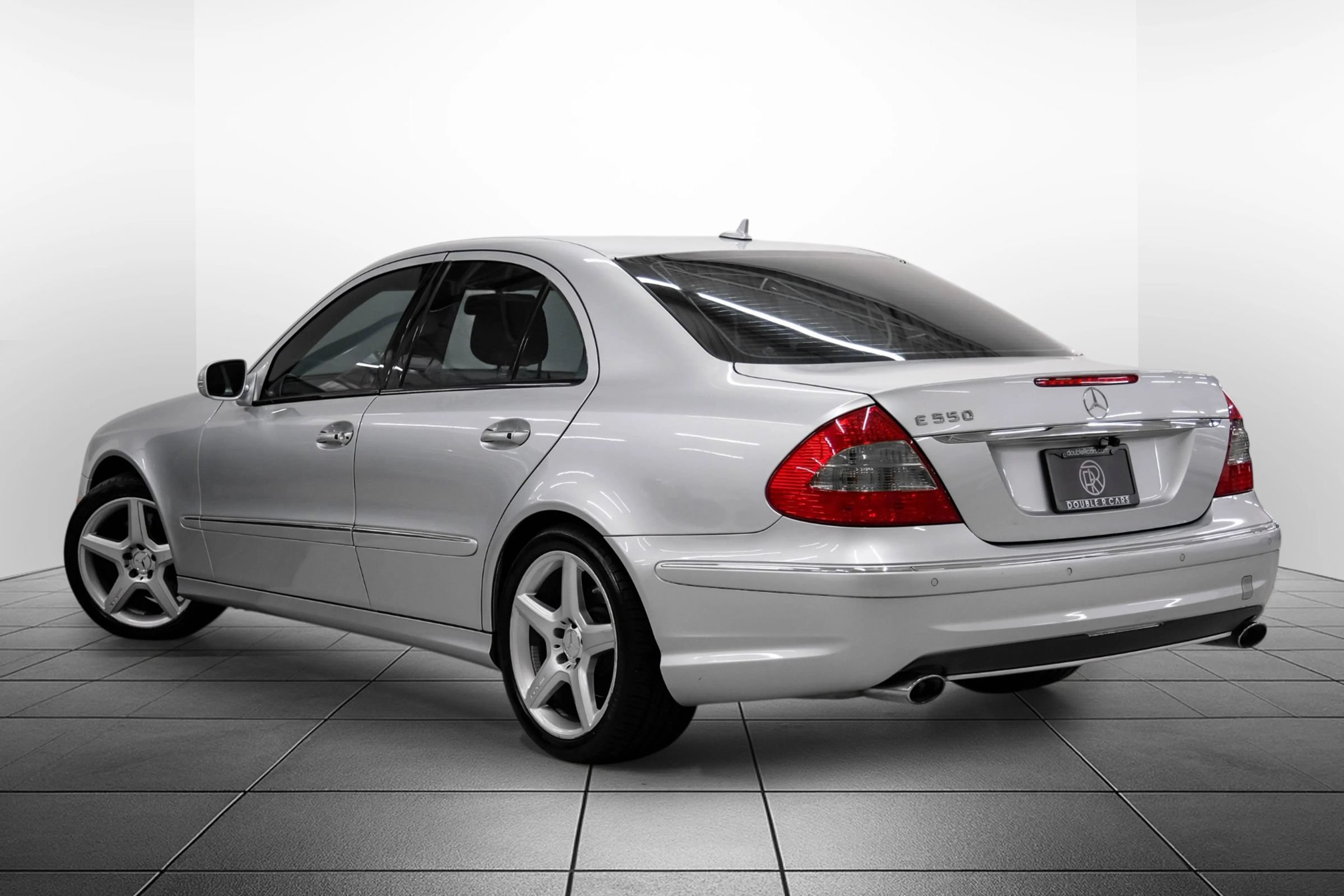 Used 2009 Mercedes-Benz E 550 Sedan image 11