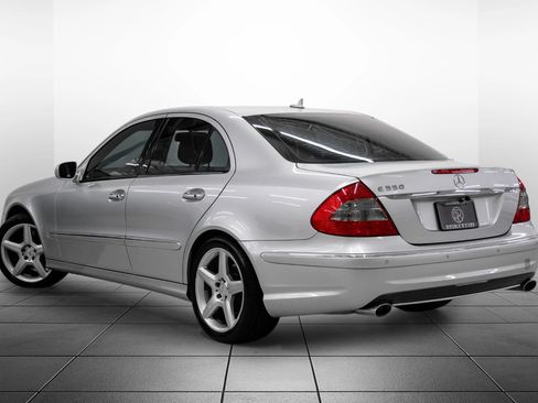 Used 2009 Mercedes-Benz E 550 Sedan image 11
