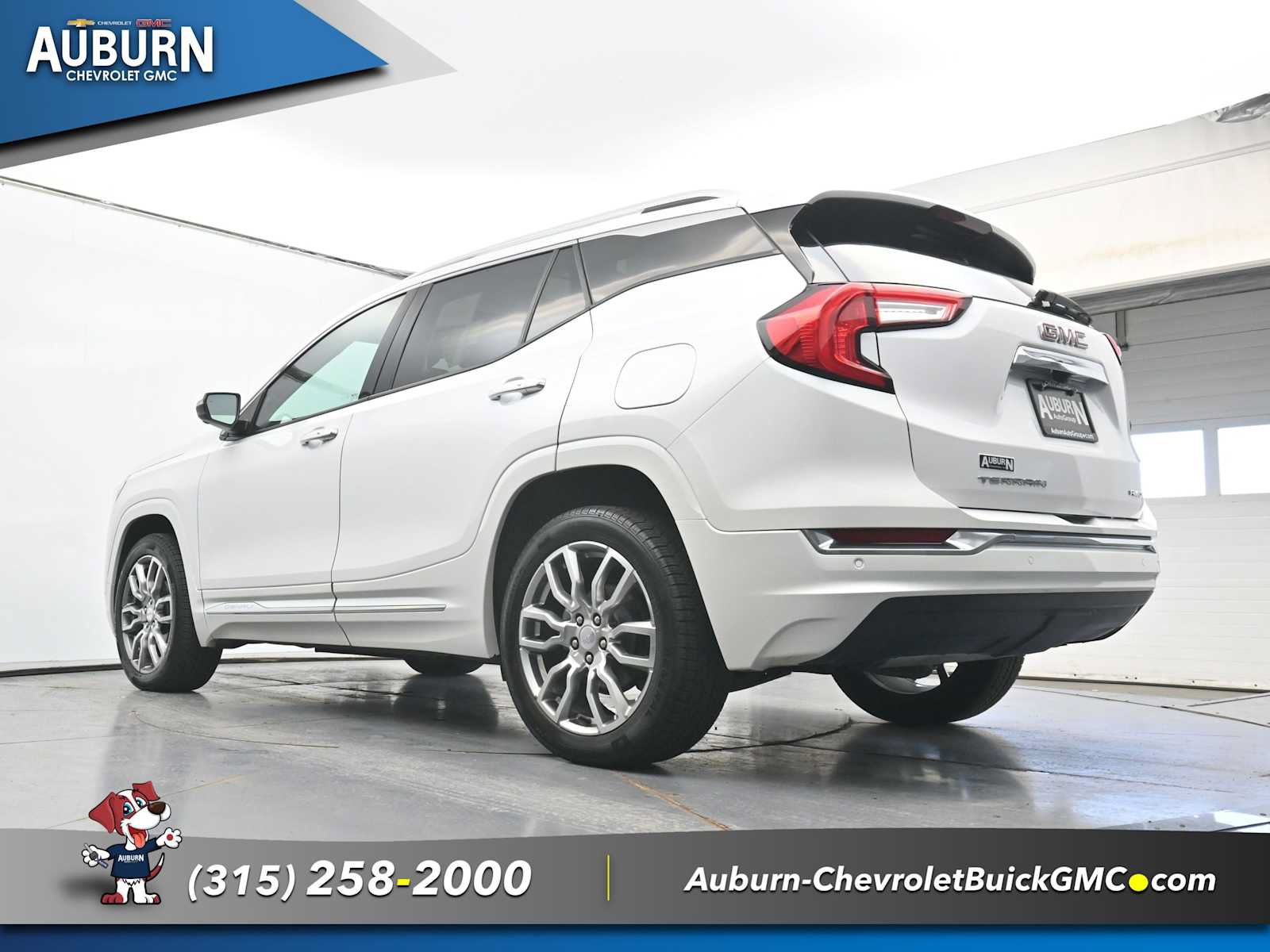 Used 2024 GMC Terrain Denali w/ Denali Premium Package AWD/4WD image 24
