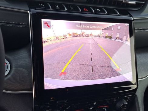 New 2025 Jeep Grand Cherokee Limited image 13