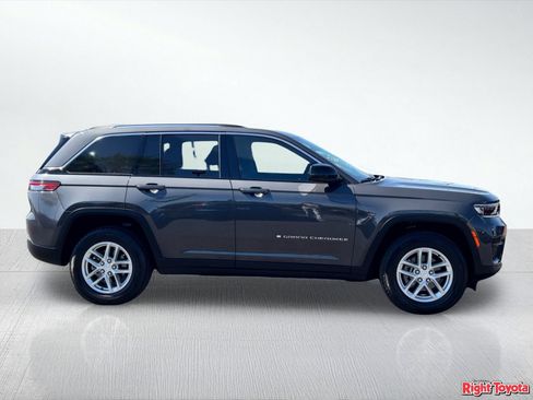 Used 2024 Jeep Grand Cherokee Laredo X RWD image 7