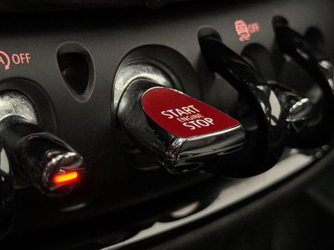 Used 2016 MINI Cooper Clubman FWD image 30