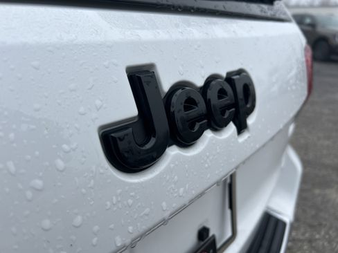 Used 2020 Jeep Grand Cherokee Overland AWD/4WD image 30