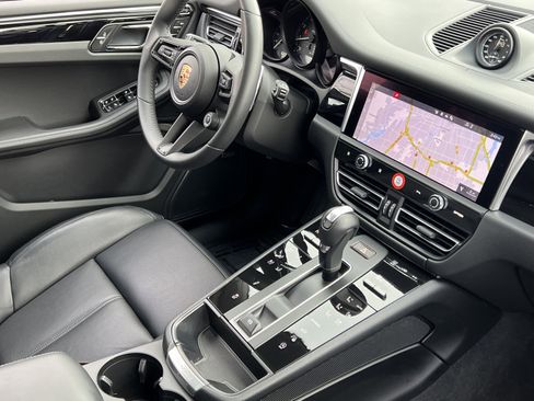 Certified 2025 Porsche Macan Turbo image 14