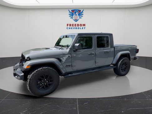 Used 2022 Jeep Gladiator Sport AWD/4WD image 2