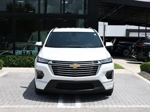 Used 2023 Chevrolet Traverse Premier FWD image 3