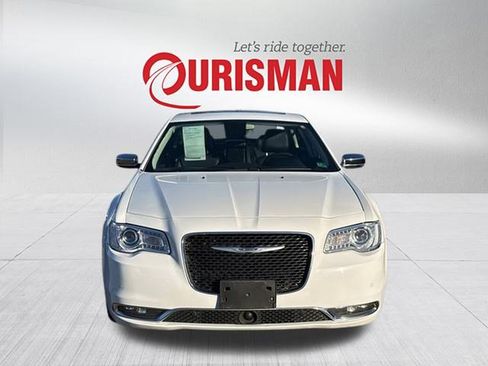 Used 2019 Chrysler 300 Limited w/ Safetytec Plus Group image 6