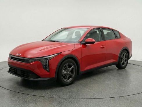 Used 2025 Kia K4 LXS image 3