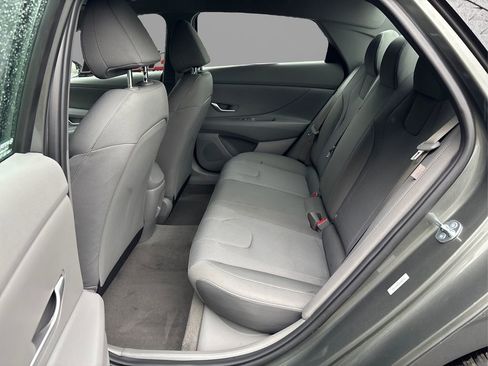 Certified 2025 Hyundai Elantra SE image 10