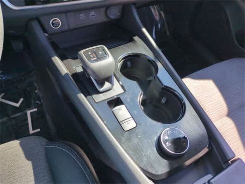 Used 2023 Nissan Rogue SV image 33