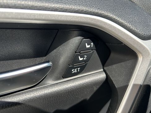 Certified 2022 Toyota RAV4 XLE Premium AWD/4WD image 20