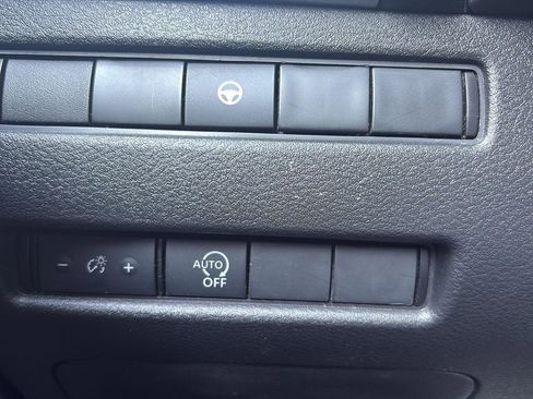 Used 2023 Nissan Rogue SV image 31