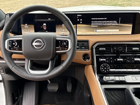 Certified 2025 Nissan Armada Platinum Reserve image 4