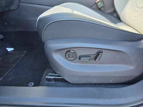 New 2025 Volkswagen Tiguan SE FWD image 14