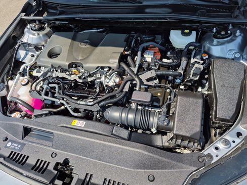 Used 2025 Toyota Camry XLE FWD image 34