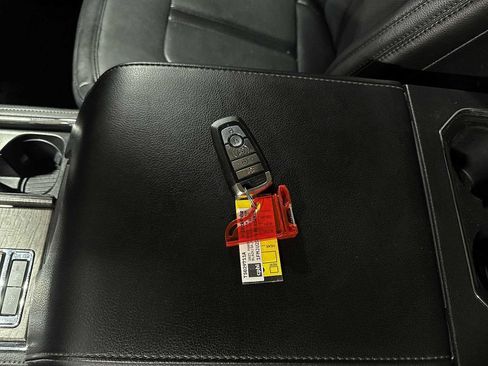 Used 2021 Ford Expedition Limited image 36