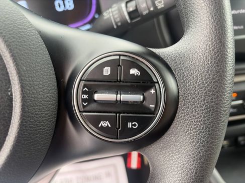 Used 2025 Kia Soul LX w/ LX Technology Package FWD image 33
