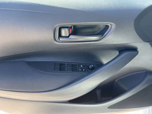 Used 2025 Toyota Corolla LE FWD image 12