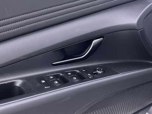 Used 2025 Hyundai Elantra SEL image 15