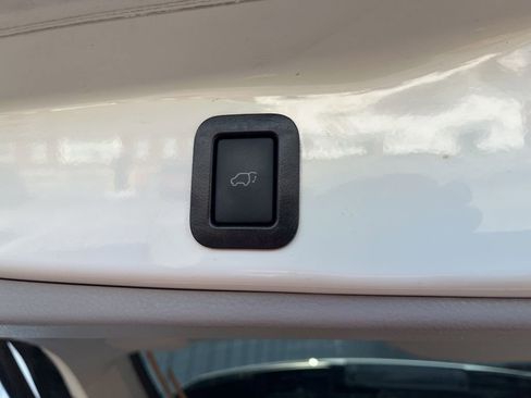 Used 2019 Toyota Highlander Limited FWD image 32