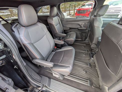 Used 2022 Toyota Sienna XSE image 23