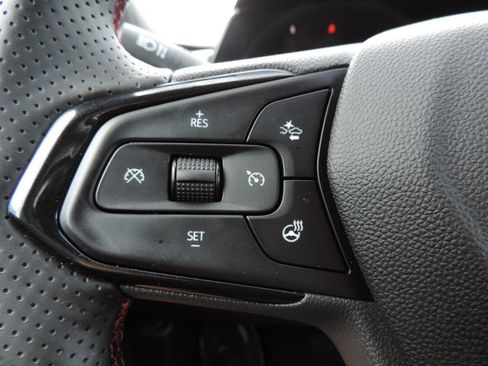 Used 2025 Chevrolet Trax RS w/ Sunroof Package FWD image 27