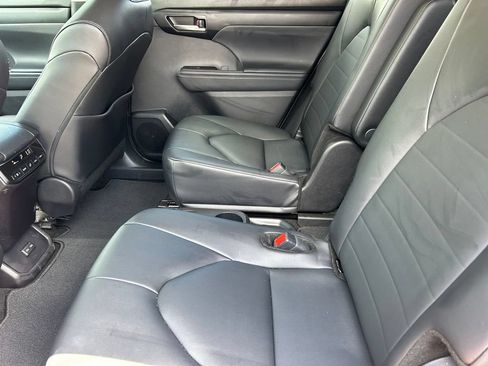 Certified 2026 Toyota Highlander XLE AWD/4WD image 17
