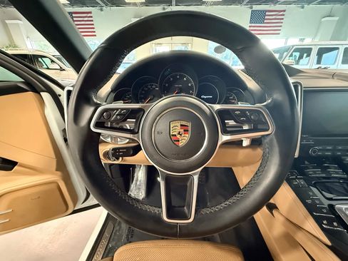 Used 2018 Porsche Cayenne Platinum Edition w/ Premium Package Plus image 22
