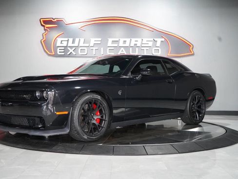 Used 2015 Dodge Challenger SRT Hellcat image 4