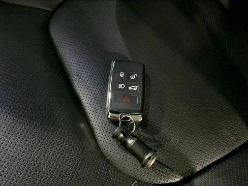 Used 2023 Land Rover Defender 110 X-Dynamic SE AWD/4WD image 13