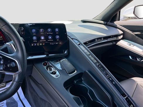 Used 2023 Chevrolet Corvette Stingray Coupe w/ Z51 Performance Package image 21