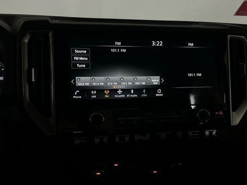 Used 2025 Nissan Frontier SV image 18