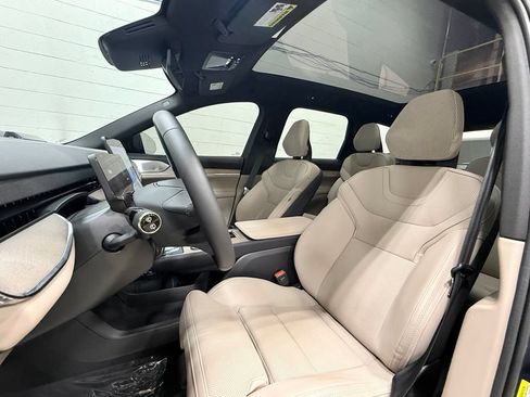 Used 2025 Volvo EX90 Ultra AWD/4WD image 35