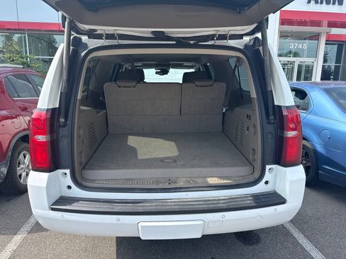 Used 2020 Chevrolet Suburban LT w/ Luxury Package AWD/4WD image 4