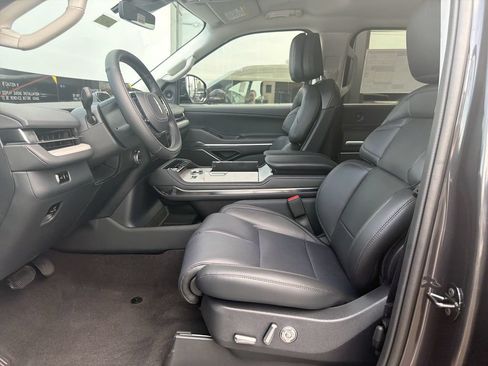 New 2027 Lincoln Navigator Premiere AWD/4WD image 5
