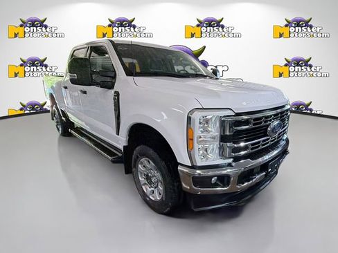 Used 2023 Ford F250 XLT w/ FX4 Off-Road Package AWD/4WD image 3