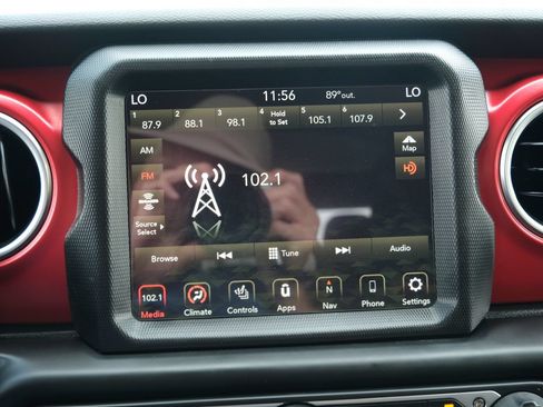 Used 2023 Jeep Gladiator Rubicon w/ Cold Weather Group AWD/4WD image 19