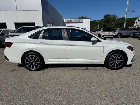 Used 2026 Volkswagen Jetta SE FWD image 4