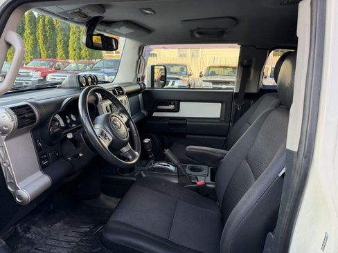 Used 2013 Toyota FJ Cruiser 4WD w/ Upgrade Pkg image 6