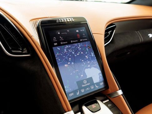 Used 2025 Ferrari Roma Spider image 33