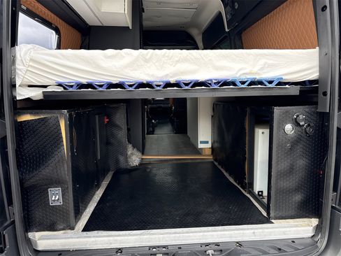 Used 2019 Mercedes-Benz Sprinter 2500 image 39