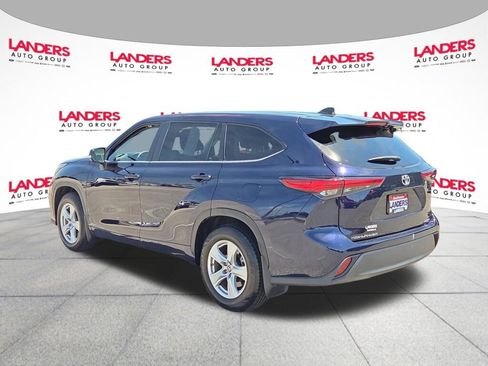Used 2023 Toyota Highlander LE AWD/4WD image 5