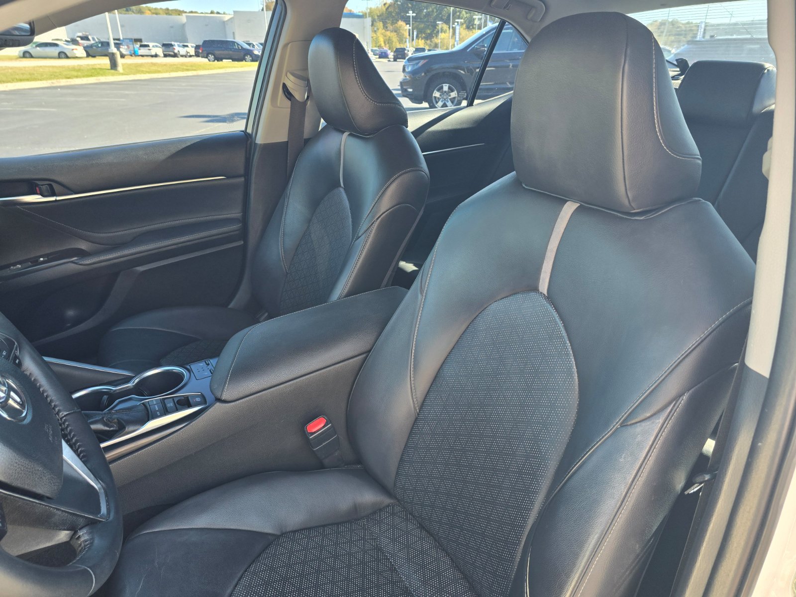Used 2018 Toyota Camry XSE FWD image 13