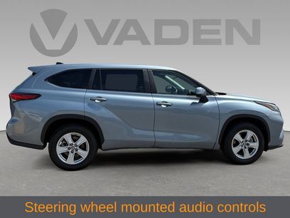 Used 2023 Toyota Highlander LE