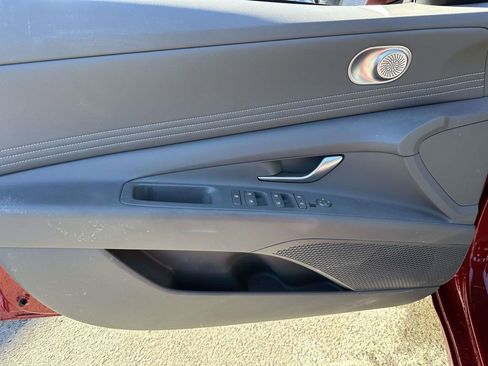 Used 2023 Hyundai Elantra SEL w/ Convenience Package image 17