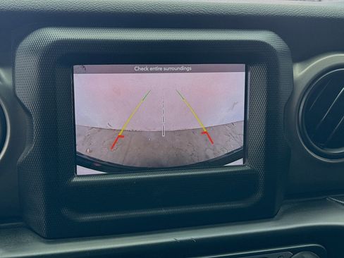 Used 2018 Jeep Wrangler Unlimited Sport S image 10