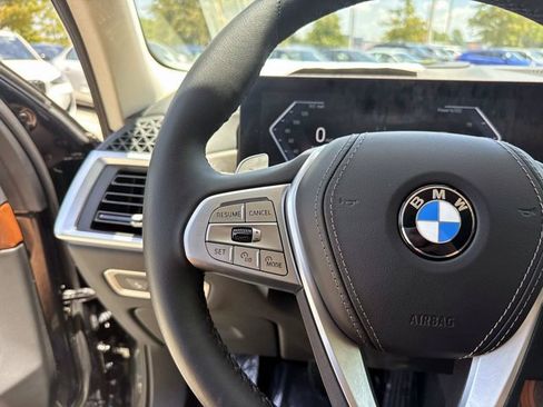 Used 2025 BMW X7 xDrive40i AWD/4WD image 33