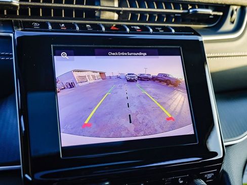 New 2025 Jeep Grand Cherokee Altitude image 25